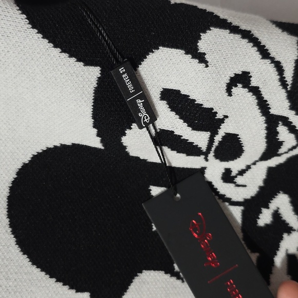 Forever 21 X Disney Top - Picture 4 of 6